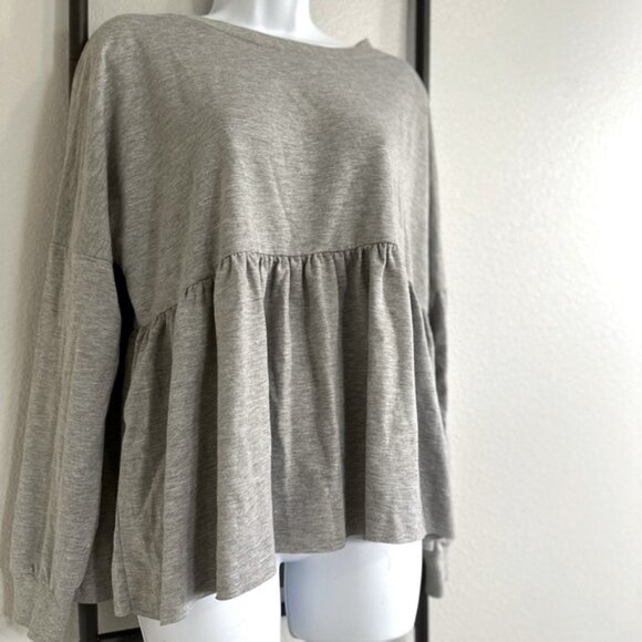 Fate Tops - Light Gray Peplum Blouse with Long Sleeves by Fate. Size: Medium.